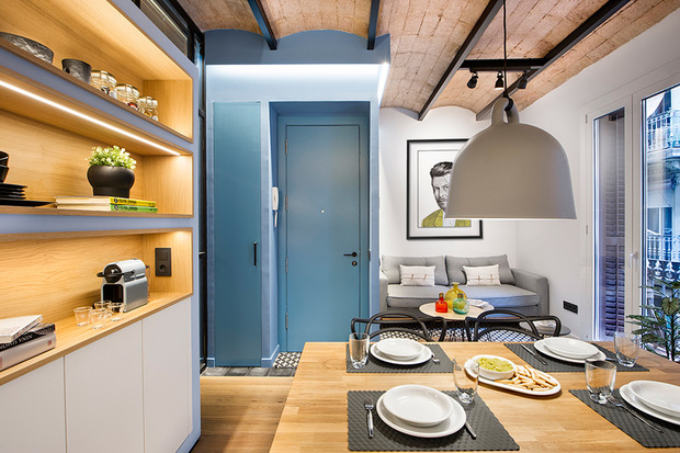 Cocina, comedor y salón en un apartamento de 40 metros en la Barceloneta