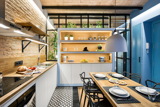 Cocina y comedor en un apartamento de 40 metros en la Barceloneta