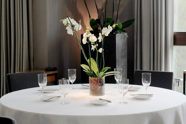 vestir la mesa con manteles de Resuinsa en el restaurante de martín berasategui 