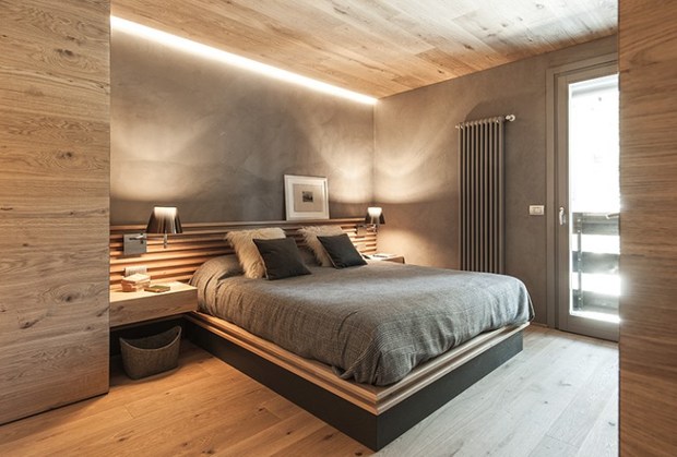 Dormitorio moderno con muebles y revestimientos de madera