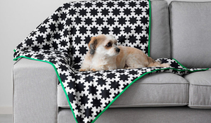 Manta y protector de sofá