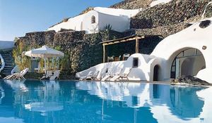 un-hotel-de-lujo-en-santorini-grecia.jpg