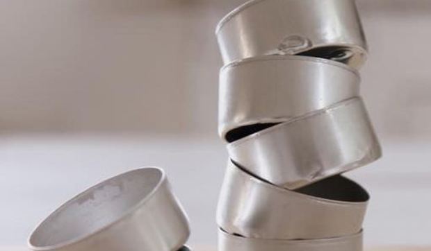 Adornos reciclados para el árbol navideño