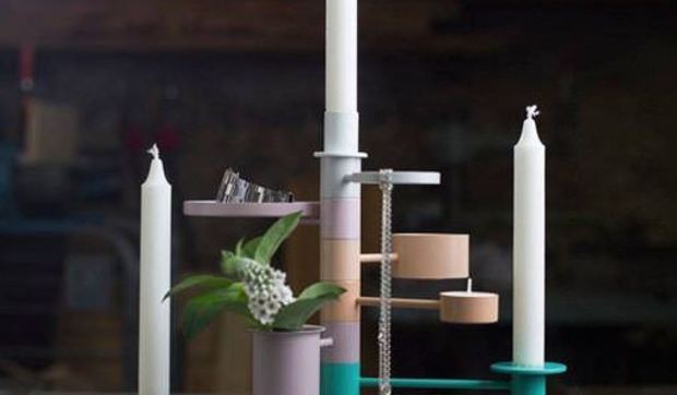 Candelero con bandejas para organizar objetos pequeños