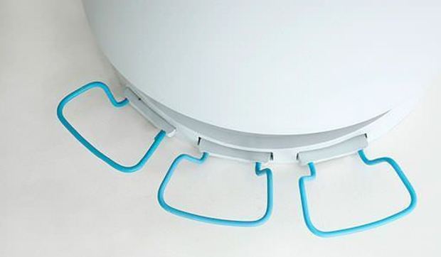 Cubo de basura con tres compartimentos para separar los residuos