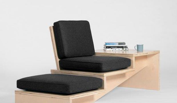 Escalera y banco de madera en un solo mueble