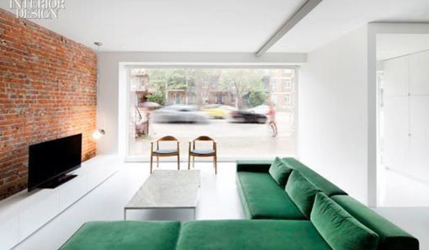 Loft moderno de estilo minimalista en un edificio antiguo