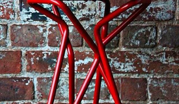 Taburete de madera y acero