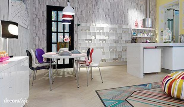 Un loft moderno y multicolor