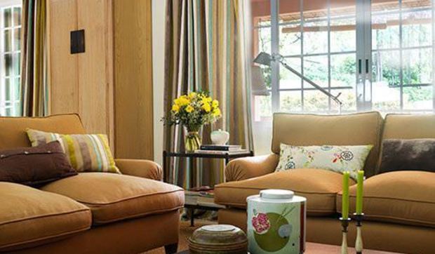 Salón en tonos verdes y ocres